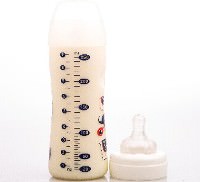 哺乳瓶とミルク